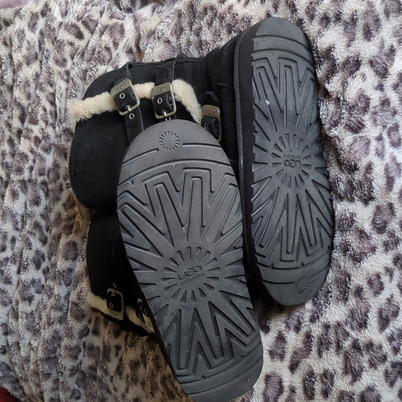 UGG Black and Cream Fur-Lined Buckle Boots 4 Kids Youth / 6 Women - Picture 4 of 6